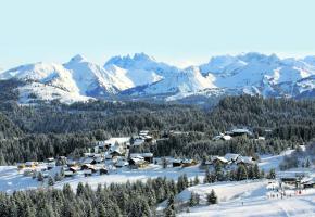 Le village de Praz de Lys, dans son magnifique décor alpin. 