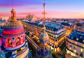 Paris est réputée pour la beauté de ses bâtiments, le côté typique de ses rues et sa représentation de la gastronomie française. DR