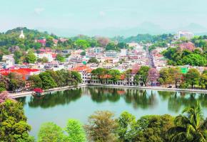 Ville sacrée abritant le fameux temple de la Dent, Kandy se distingue par son lac, qui en est la carte de visite. 123RF/ SAIKO3P 