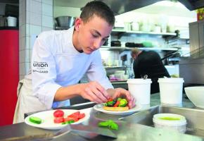 Samuel Menoud est apprenti de 2e année au restaurant Le Cinq à Lausanne.