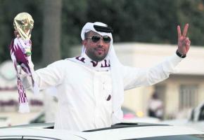 Heureux, les Qataris qui ont obtenu la Coupe du monde de foot de 2022, mais à quel prix? 
