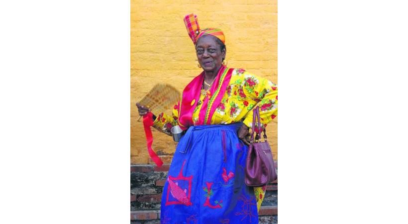 La Fête des cuisinières à Point-à-Pitre est un défilé de costumes traditionnels.