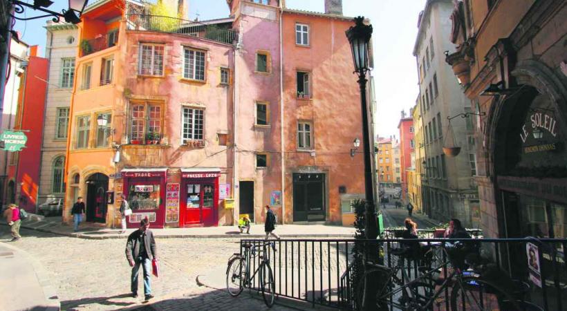 La Trinité, quartier au charme historique de Lyon. 