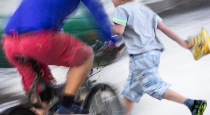 Dans les villes, la cohabitation entre piétons et cyclistes devient difficile. 1,2,3 RF