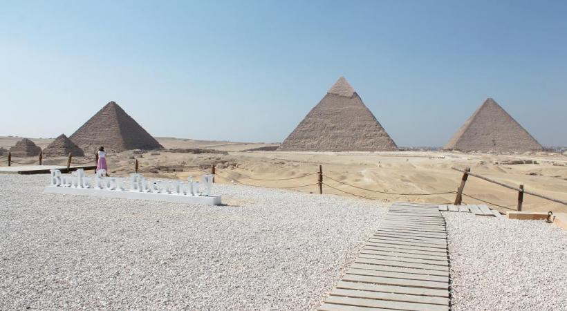 Vue extérieure, à partir de l’entrée, du Musée national de la civilisation égyptienne, situé à 6 km de la place Tahrir. DW