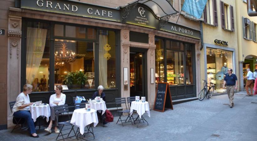 Lugano, un charme tout méditerranéen, mais aussi un centre d’affaires de premier plan. DR Le célèbre Grand Café. CYR Le public se presse à Milan pour découvrir les pavillons des 140 pays représentés. CYR Le Lugano Arte e Cultura, inauguré le 12 septembre dernier. CYR 