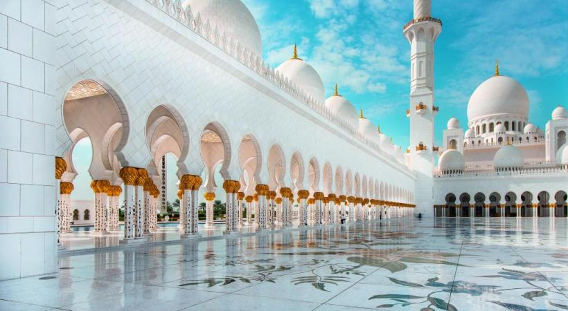 La Grande Mosquée Cheikh Zayed est une merveille architecturale. DR Abu Dhabi, un émirat au cœur du désert. DR L’esprit oriental est encore intact dans l’émirat. DR 