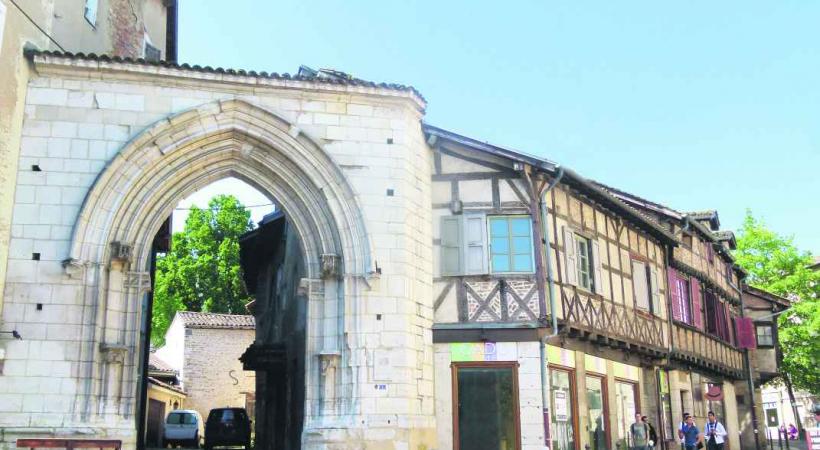 La porte des Jacobins, à admirer lors d'une visite à Bourg-en-Bresse