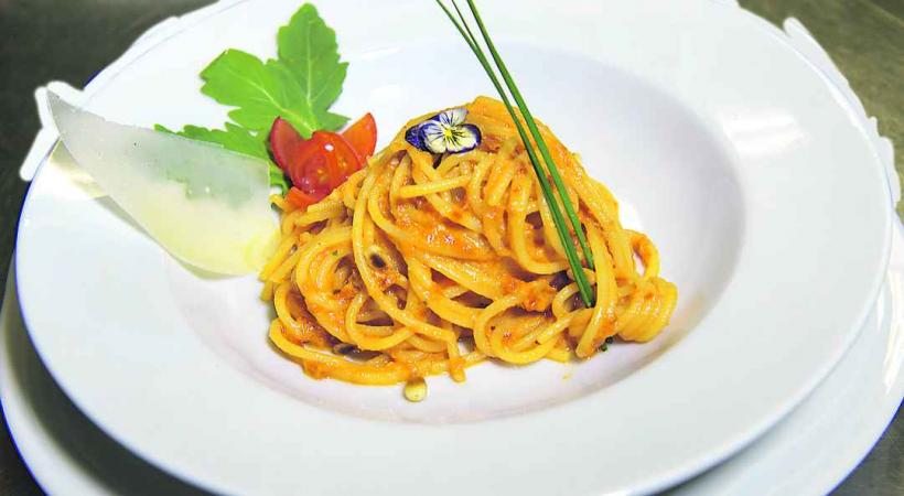 Spaghettis au pesto rouge